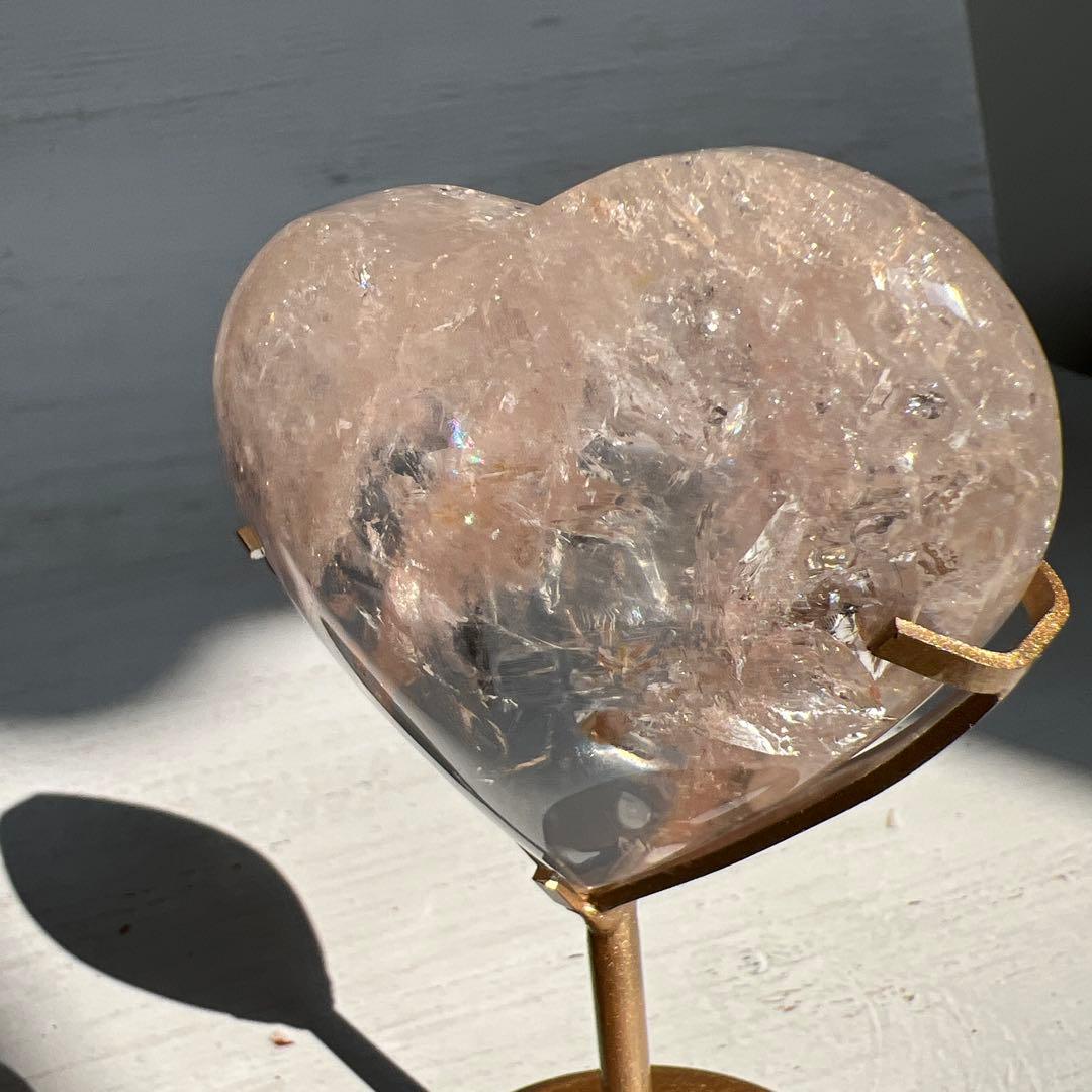 天然石　ピンクアクォーツ　ぷっくりハート　台座付き