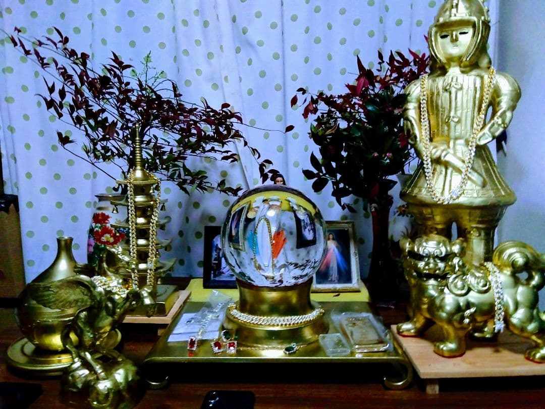 我が家の宝物.巨大.水晶玉の置物.直径20センチ位