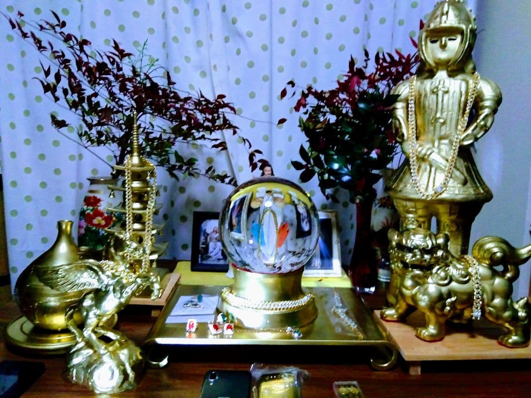 我が家の宝物.巨大.水晶玉の置物.直径20センチ位