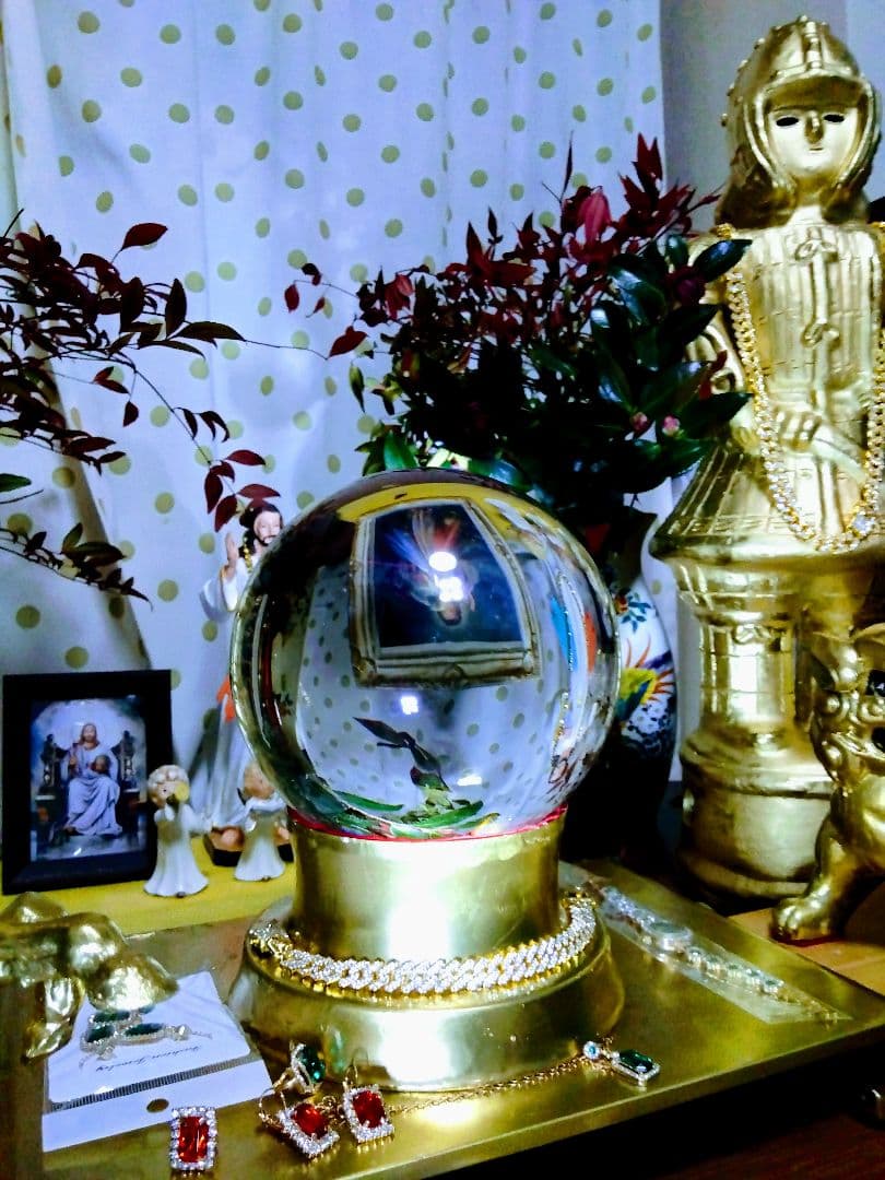 我が家の宝物.巨大.水晶玉の置物.直径20センチ位