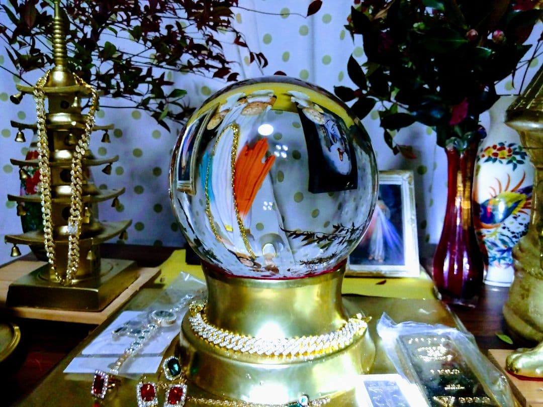 我が家の宝物.巨大.水晶玉の置物.直径20センチ位