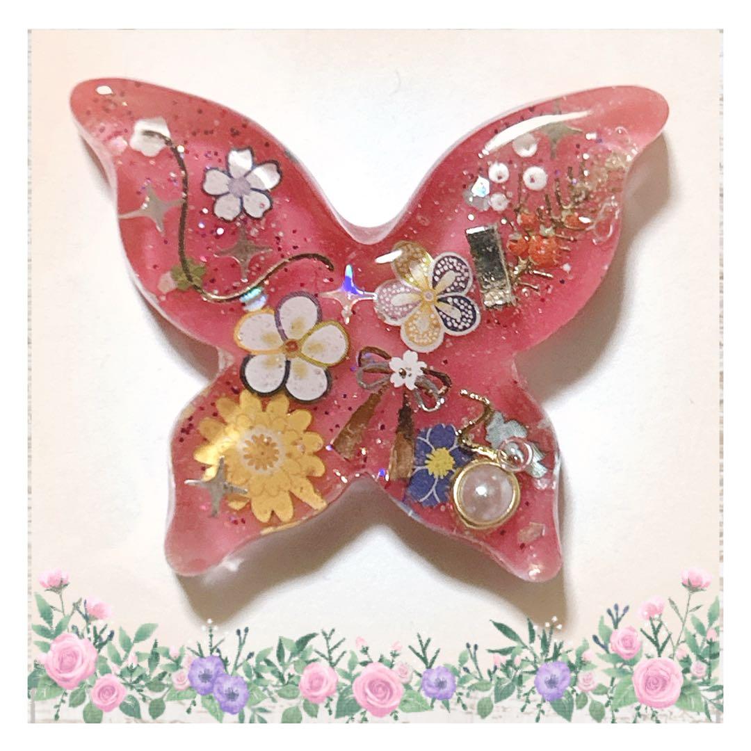 No 983❣️可愛い蝶々型お正月模様レジンヘアゴム❣️٩(๑❛ᴗ❛๑)۶