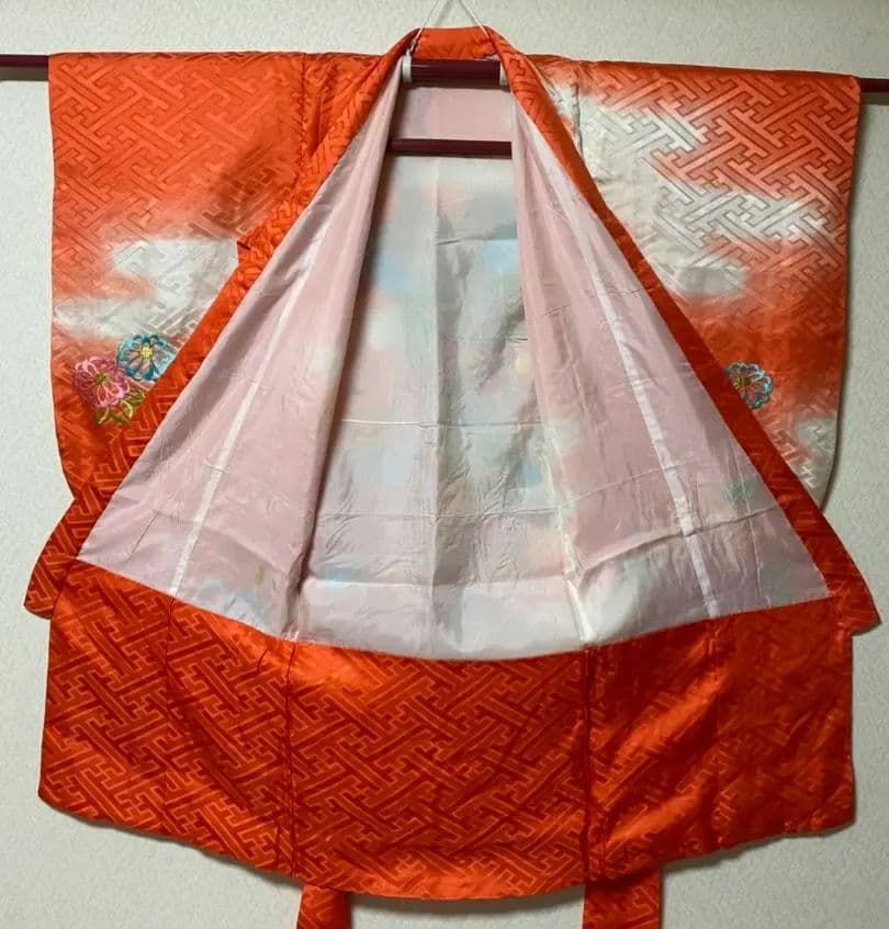 No.82豪華金糸刺繍正絹七五三子供着物着丈95センチ裄丈45.5センチ