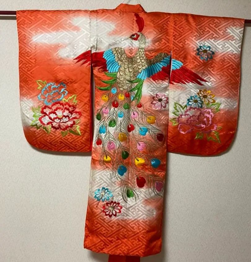 No.82豪華金糸刺繍正絹七五三子供着物着丈95センチ裄丈45.5センチ