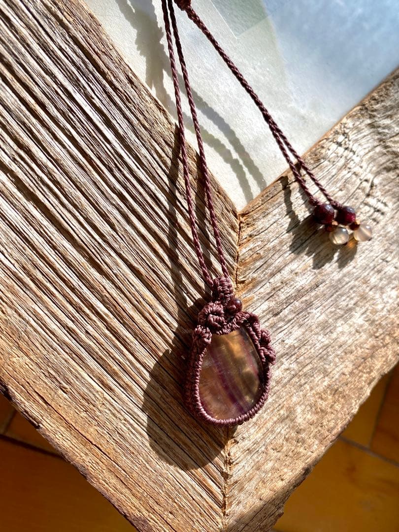 ジーニアス＊フローライト天然石マクラメネックレス/日々のお守りアクセサリー