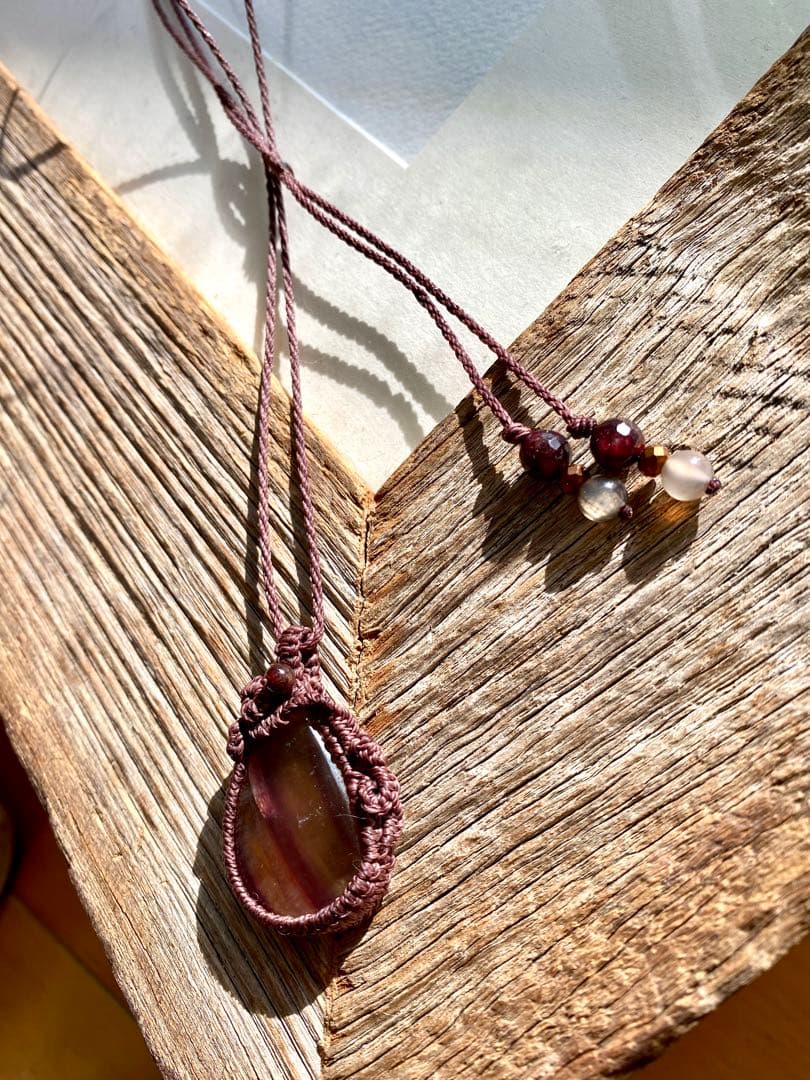 ジーニアス＊フローライト天然石マクラメネックレス/日々のお守りアクセサリー