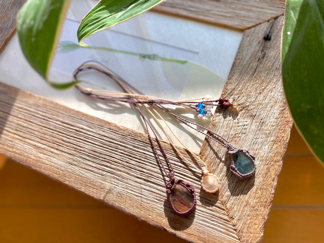 ジーニアス＊フローライト天然石マクラメネックレス/日々のお守りアクセサリー