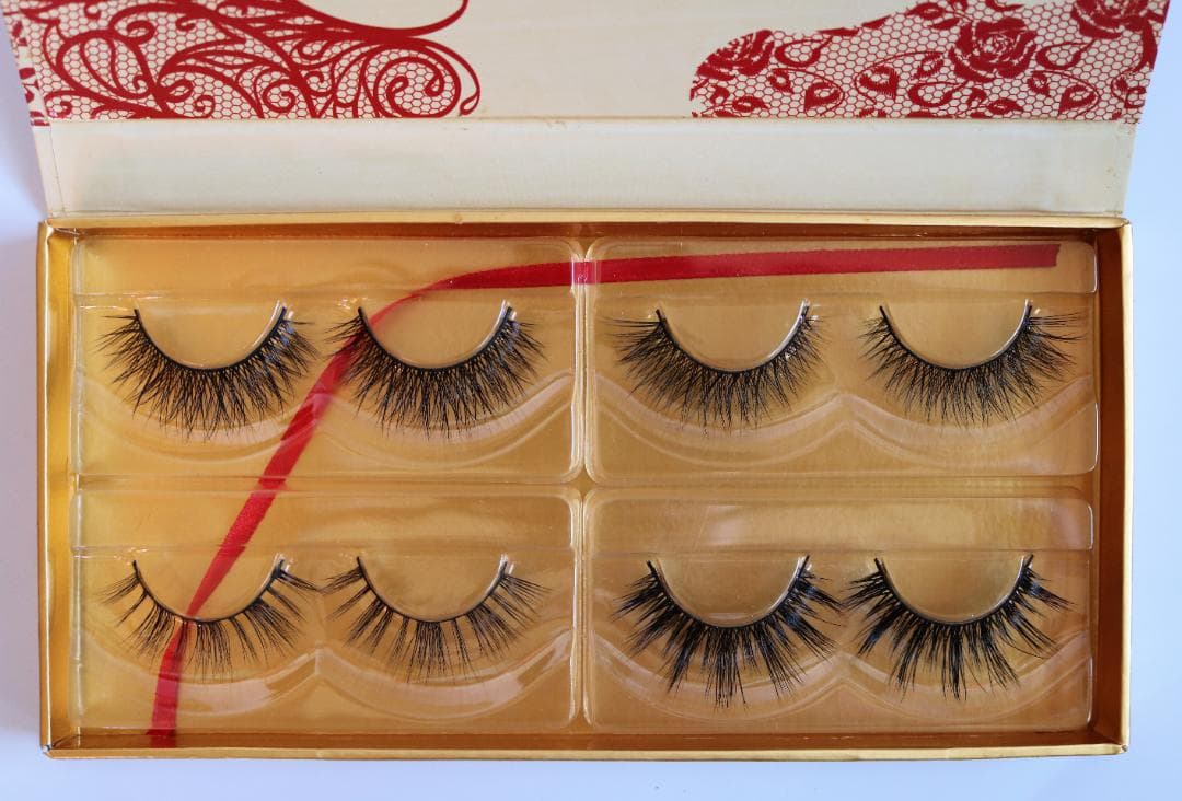 新品★ LENA LASHES★ 4ペア 上質なまつげ★ 再利用可能♪♪♪