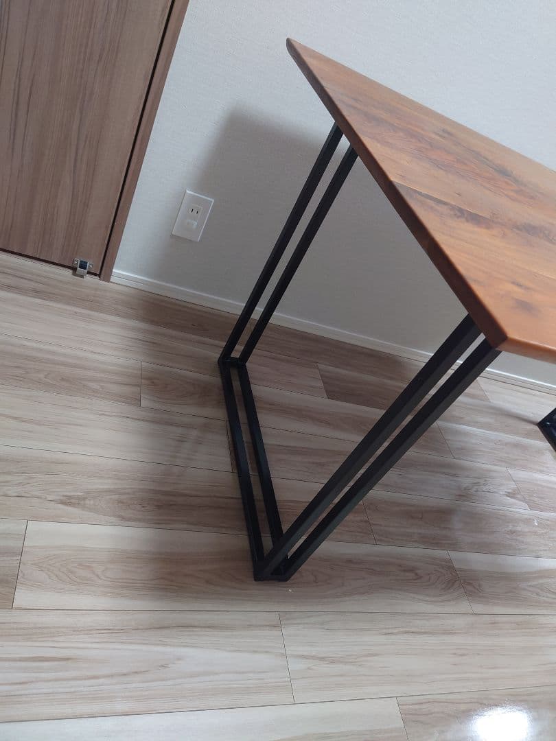 オーキタ家具　木製　ダイニングテーブ　ウォルナット　１枚板　ブラウン