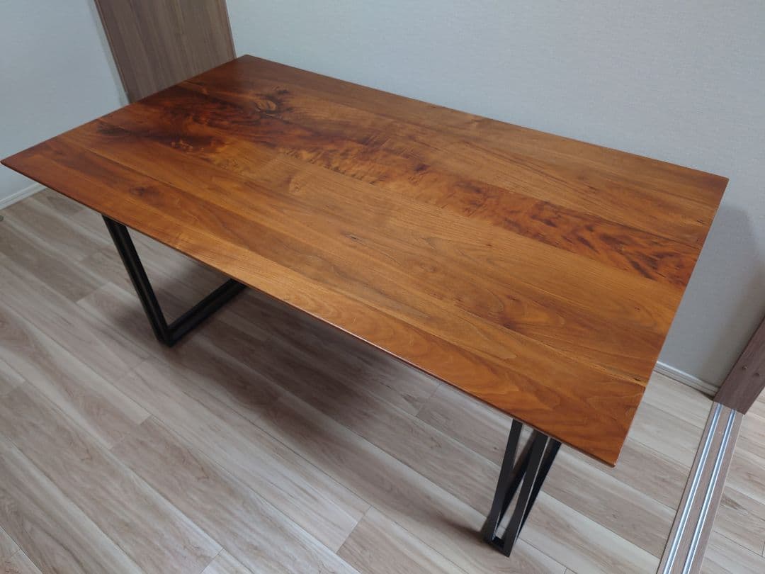 オーキタ家具　木製　ダイニングテーブ　ウォルナット　１枚板　ブラウン
