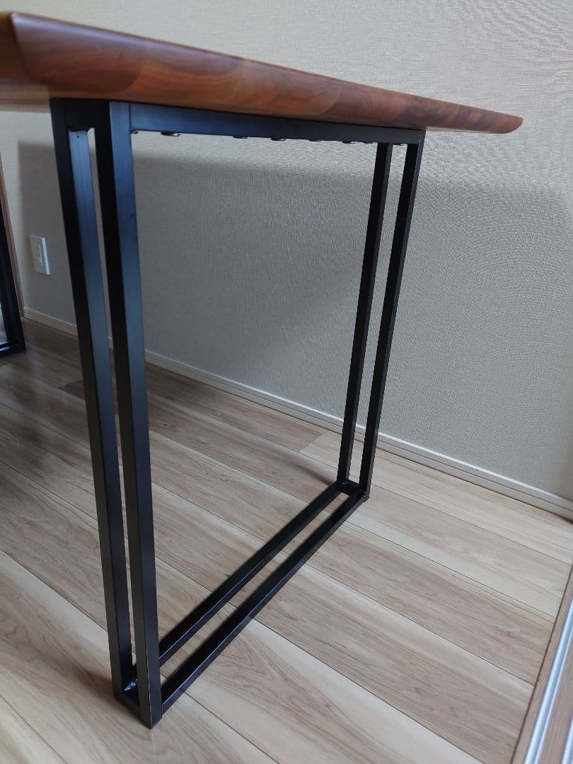 オーキタ家具　木製　ダイニングテーブ　ウォルナット　１枚板　ブラウン