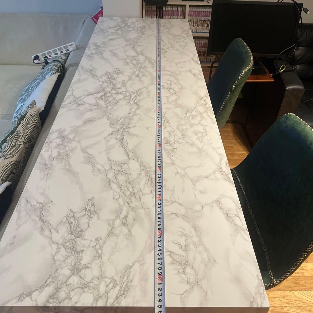 カウンターテーブルとカウンターチェア2個