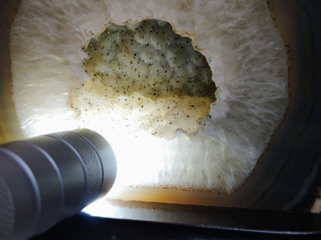 瑪瑙 1.9kg メノウ アゲート 原石 鑑賞石 自然石 誕生石 鉱物 水石