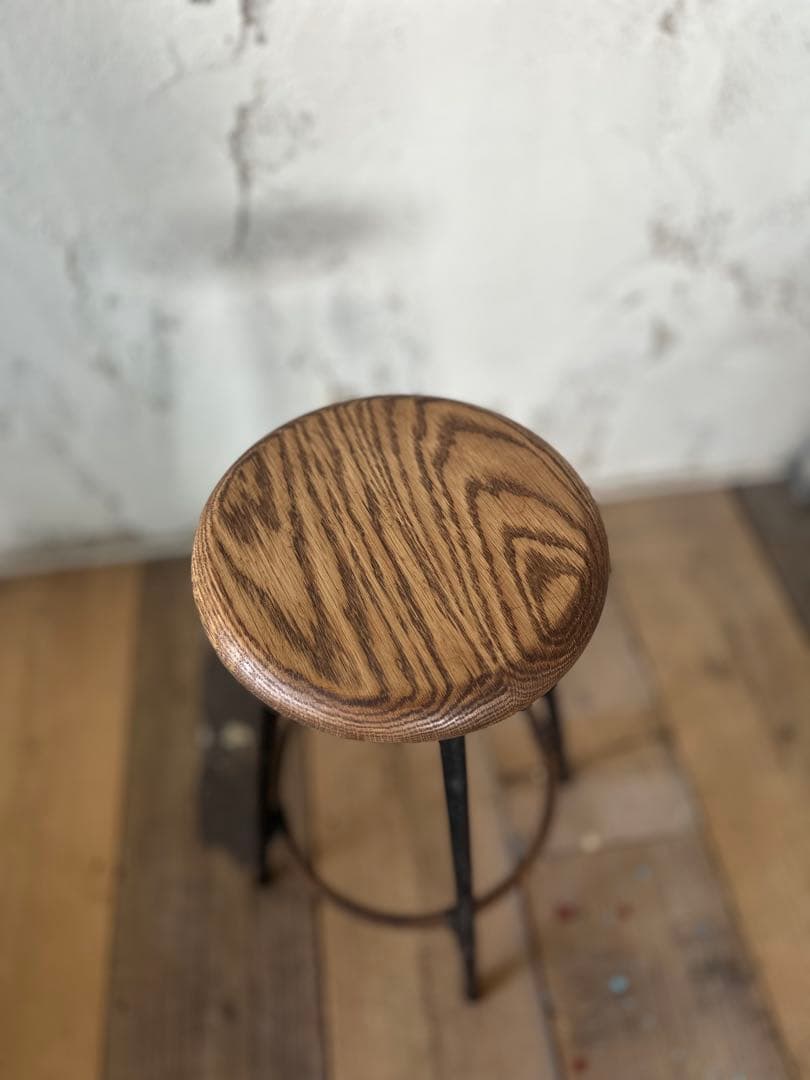 オーク無垢材 × スチール脚｜リメイク丸椅子｜ヴィンテージ風・北欧インテリア