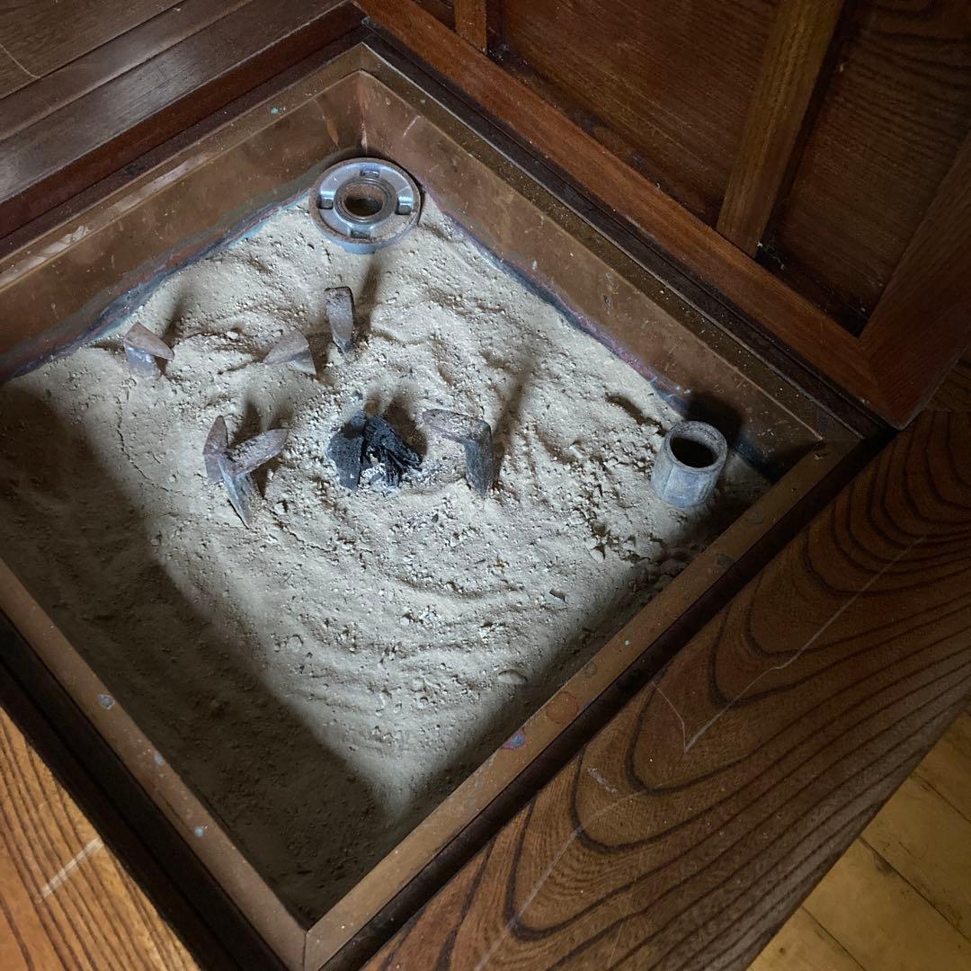 欅の火鉢テーブル