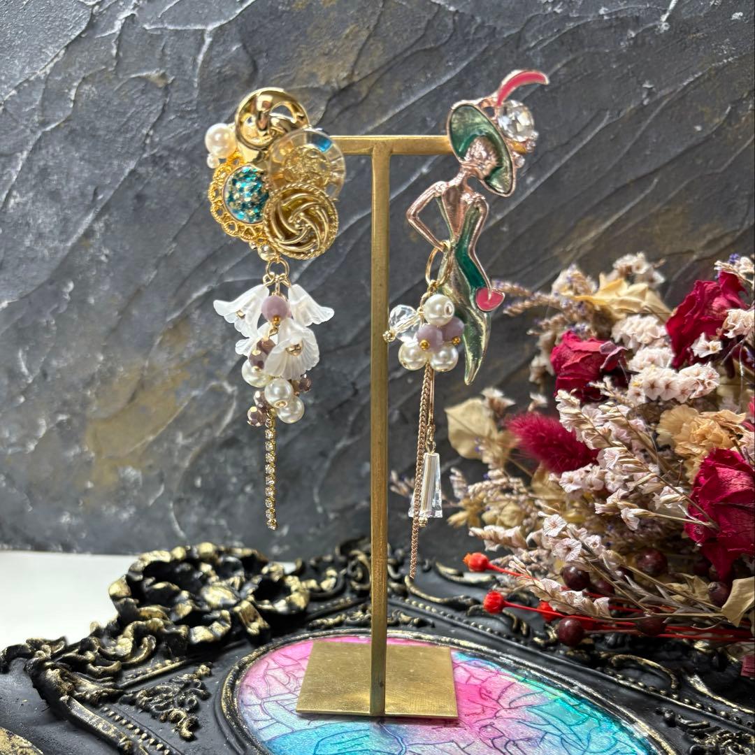 150 ブローチシリーズ貴婦人　ハンドメイドアクセサリー　ピアスorイヤリング