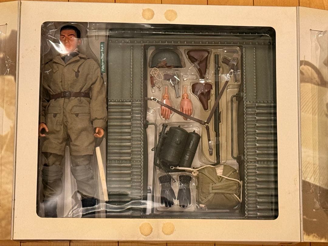 ドラゴンモデルズ　1/6WW2ドイツ軍降下猟兵フィギュア　ジオラマ付き