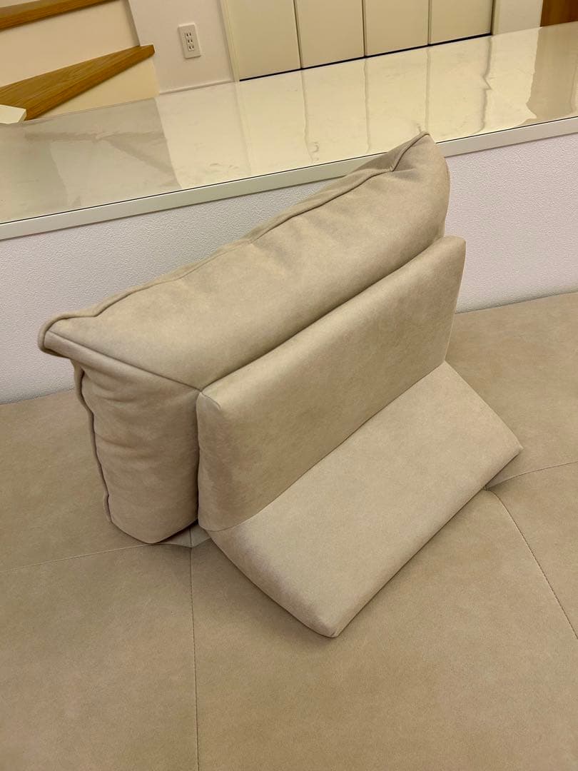 ほぼ新品 アルフレード 置き型クッション 背クッション ソファ プラチナグレー