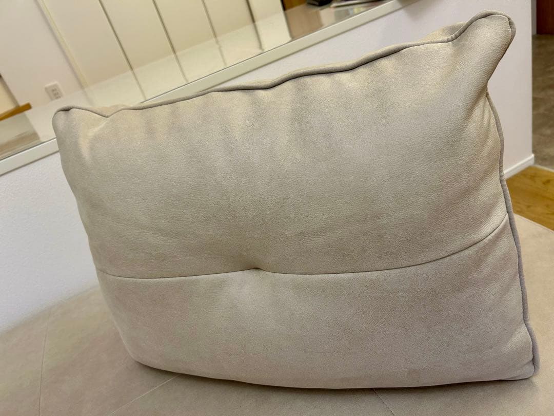 ほぼ新品 アルフレード 置き型クッション 背クッション ソファ プラチナグレー