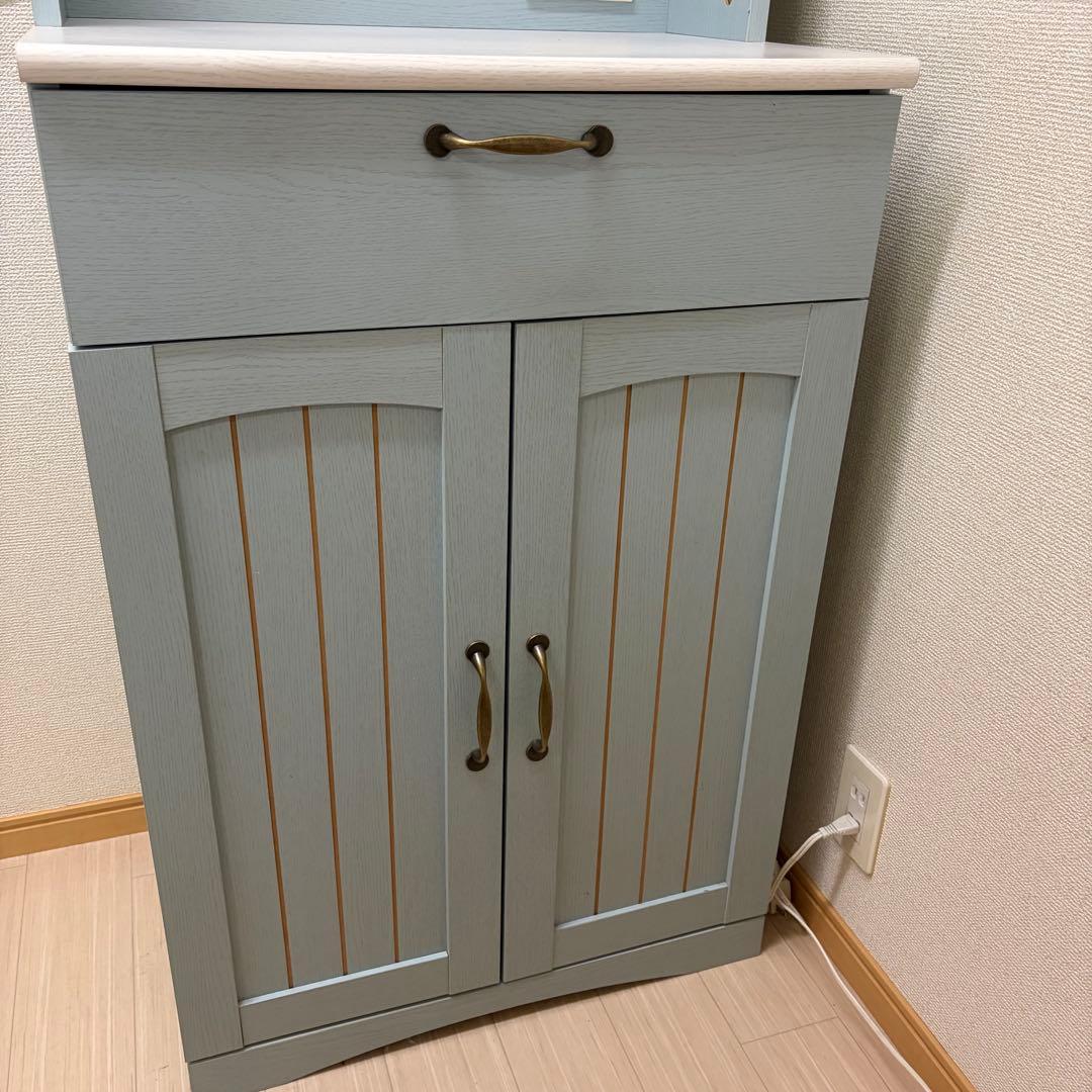 カップボード 幅60 オープンボード 食器棚 扉付き収納コンセント付きカントリー