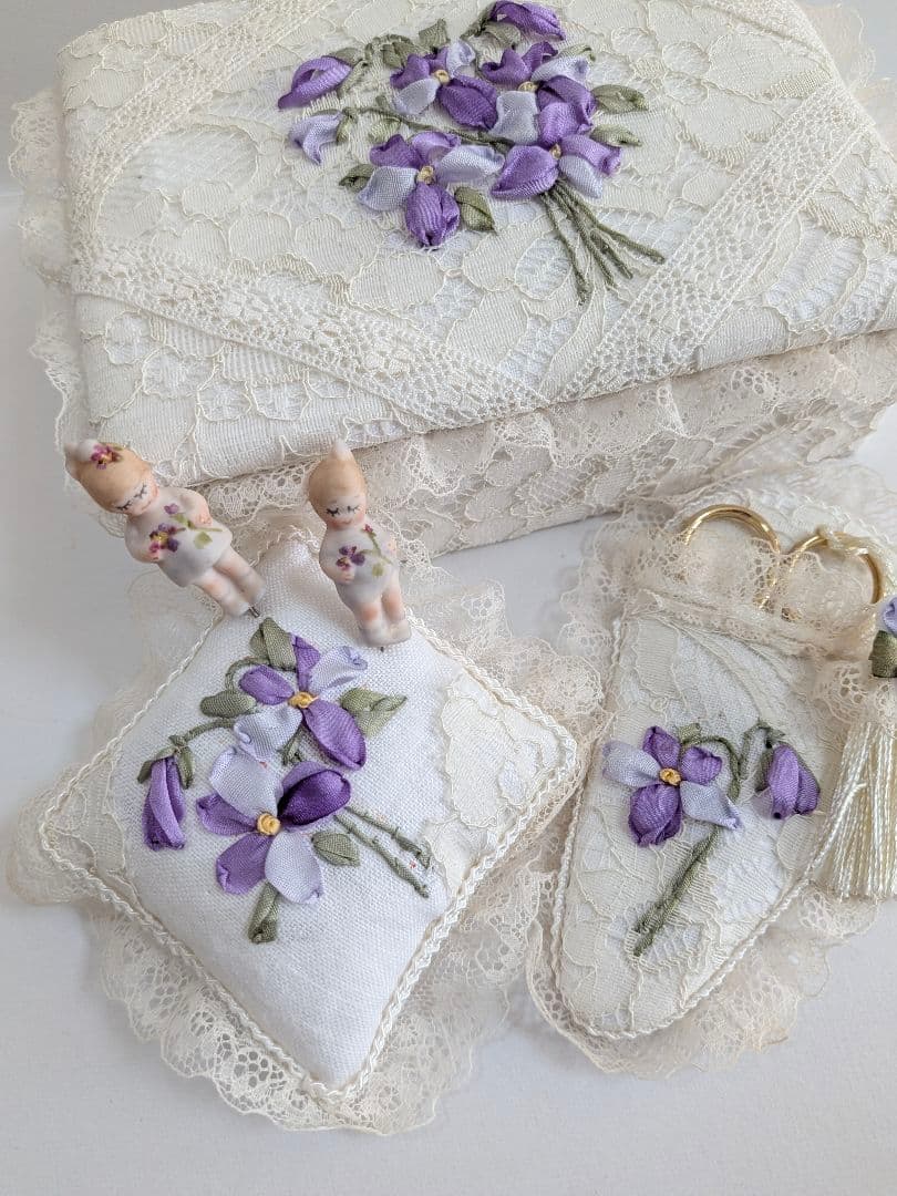 ★ちびくま工房　小さな女の子ビスクとスミレのソーイングbox　リボン刺繍