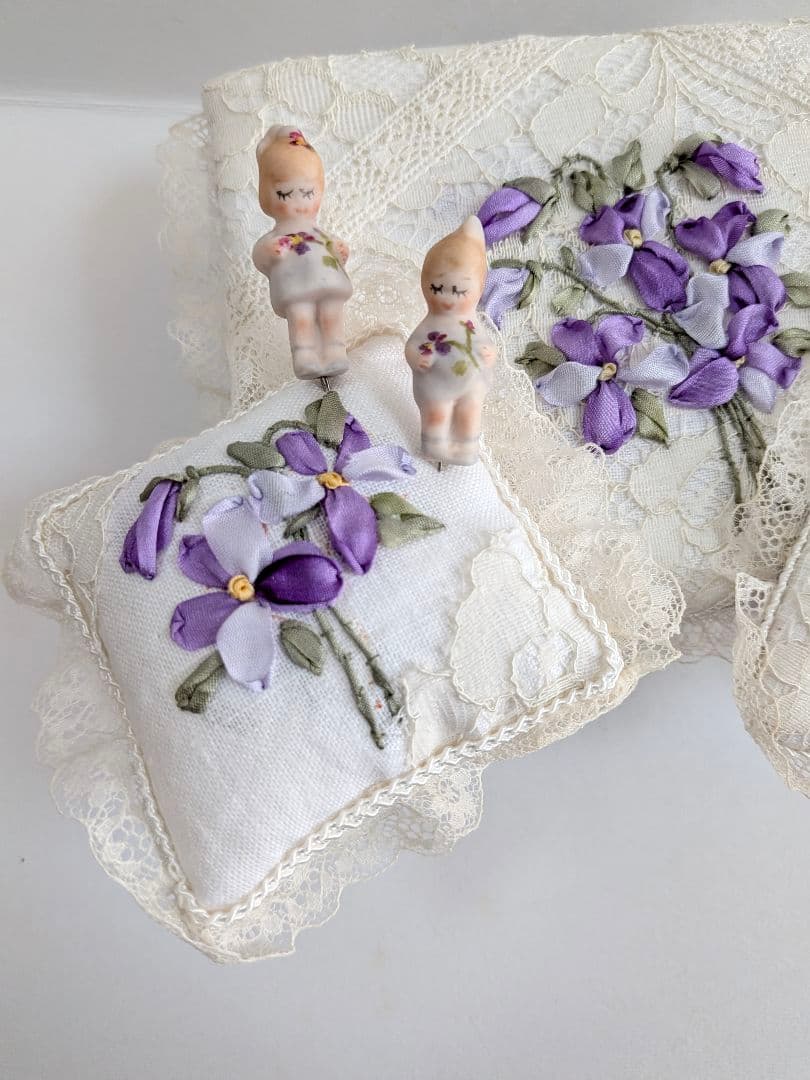 ★ちびくま工房　小さな女の子ビスクとスミレのソーイングbox　リボン刺繍