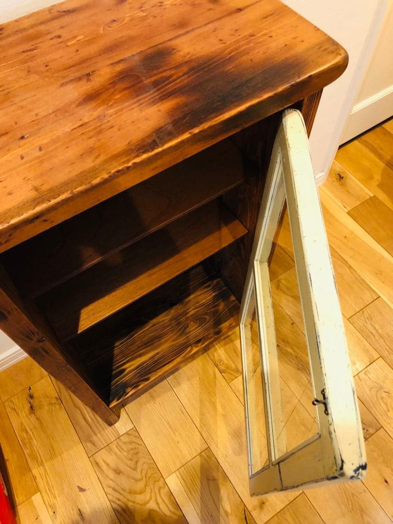 アンティーク　カップボード　ビンテージ　木製ガラス扉ラック 中型　高さ100