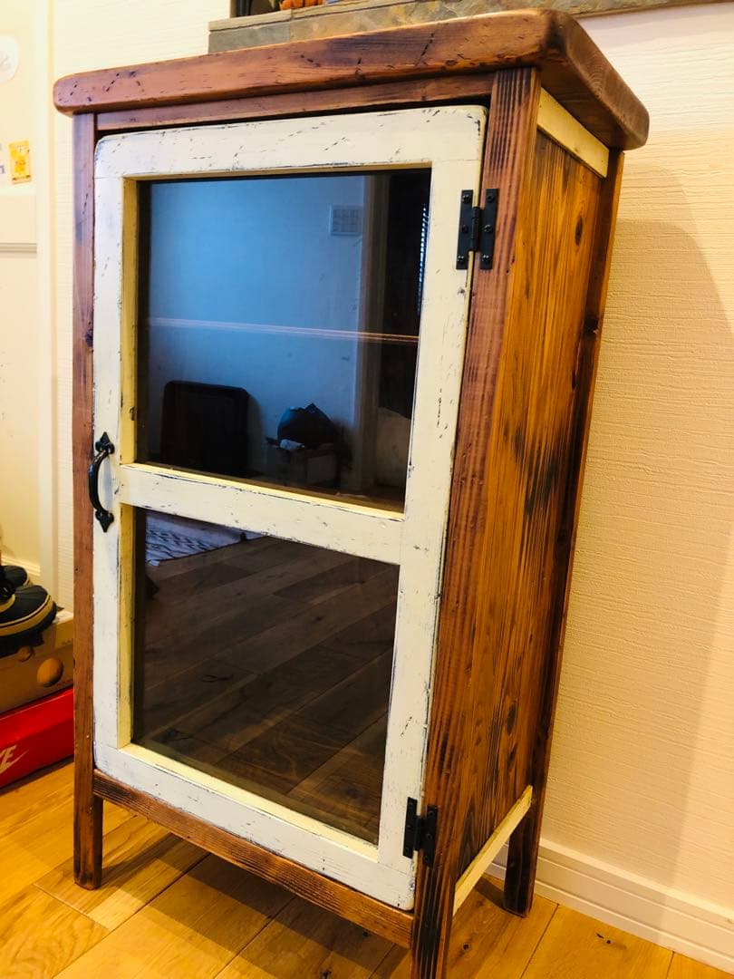 アンティーク　カップボード　ビンテージ　木製ガラス扉ラック 中型　高さ100