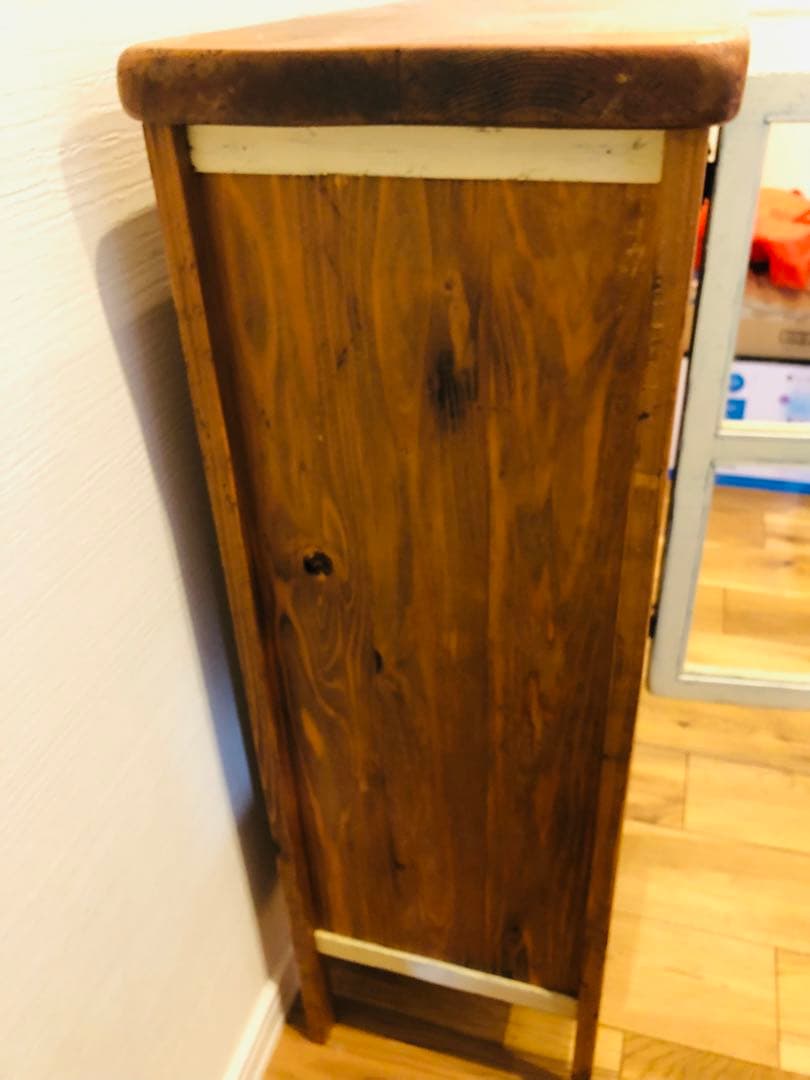 アンティーク　カップボード　ビンテージ　木製ガラス扉ラック 中型　高さ100