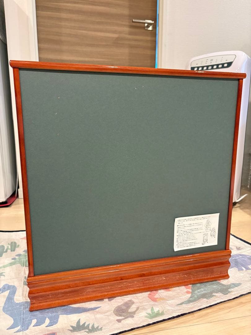 五月人形 伝統的な武士の兜 ガラスケース付き