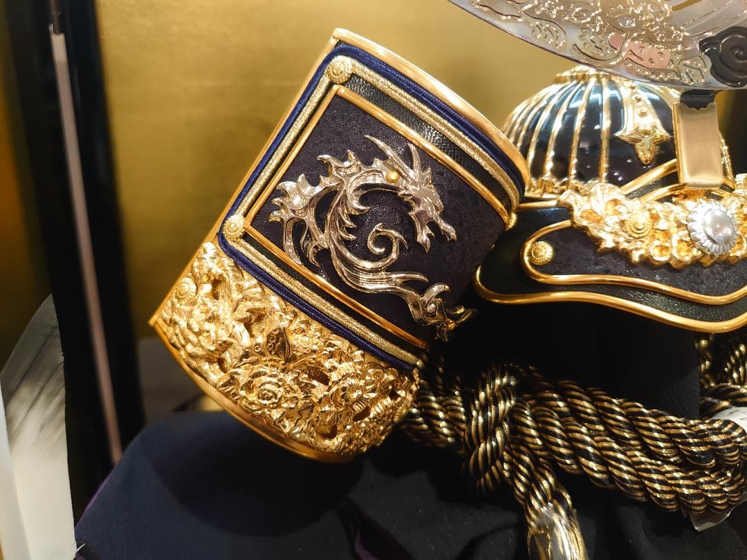 ●五月人形フルセット●　伊達政宗　金の透かし彫り三日月兜　金屏風セット