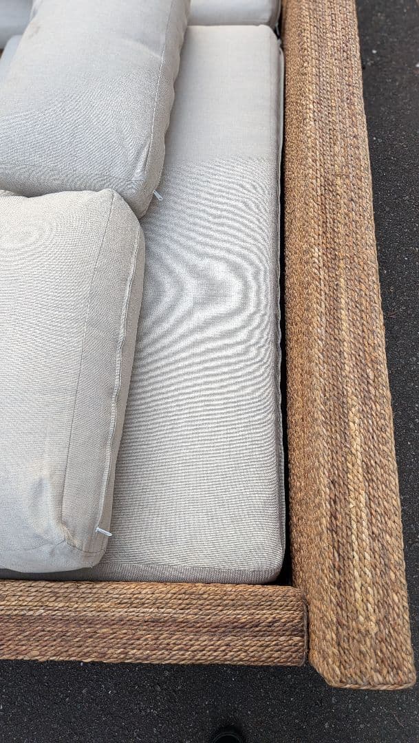 ①【写真右側】KAJA FARGO/オミソファ 3人がけ