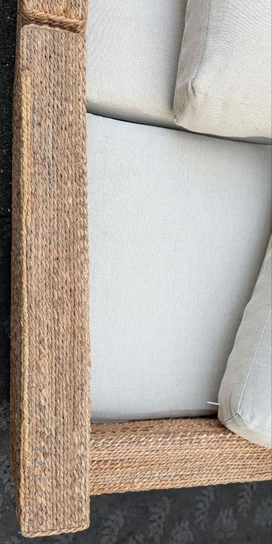 ①【写真右側】KAJA FARGO/オミソファ 3人がけ