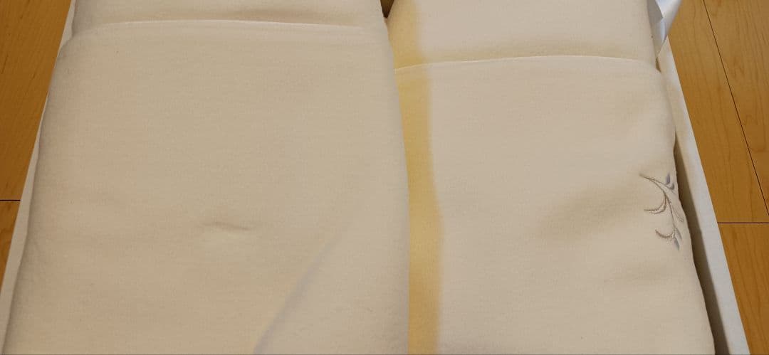 （未使用品）Hotman 掛け布団 150cm x 210cm 花柄刺繍