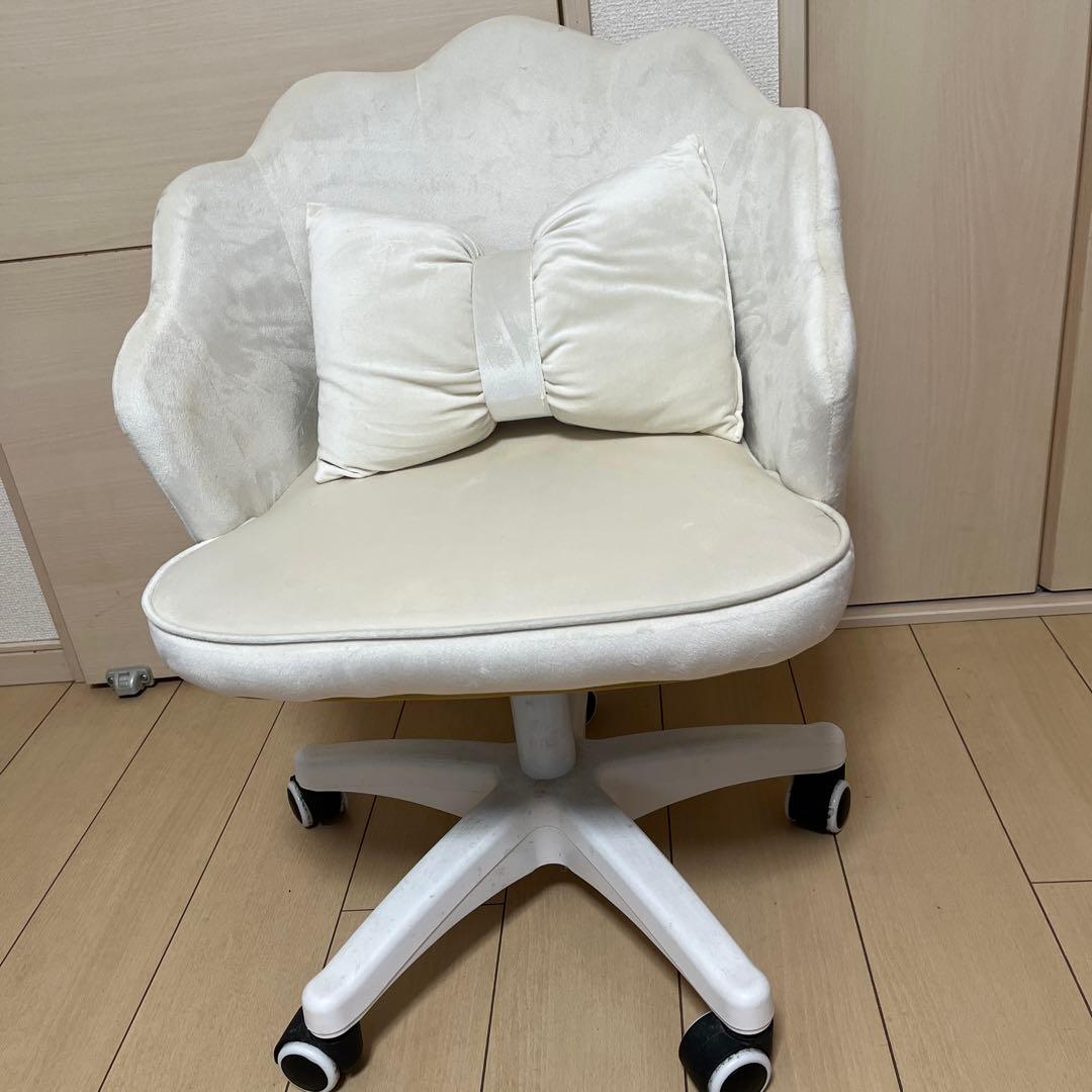 ホワイト貝殻型チェア