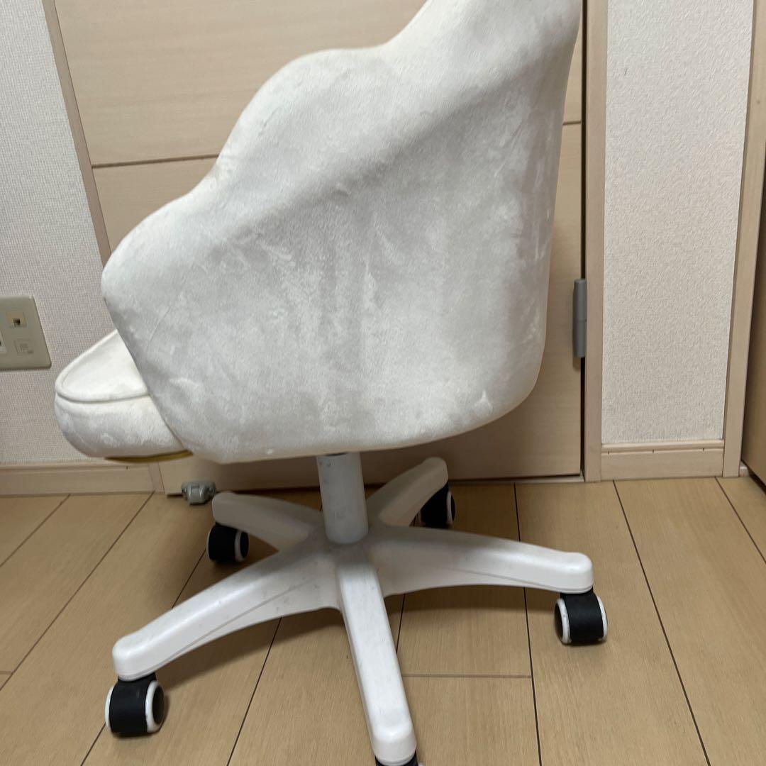 ホワイト貝殻型チェア