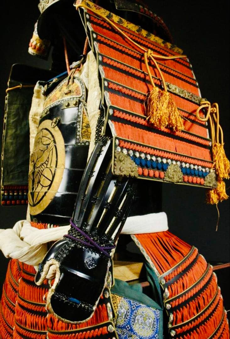 鉄地 上杉笹紋 緋縅鎧一式 八間筋兜 八幡大菩薩前立 鎧櫃 鎧兜 甲冑