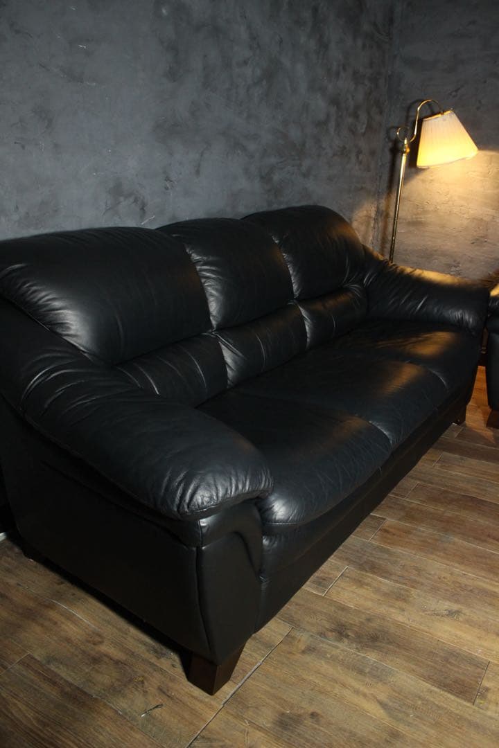 首都圏送無料〜 売り切り特価 IDC 大塚家具 ブラックレザーソファ2台セット