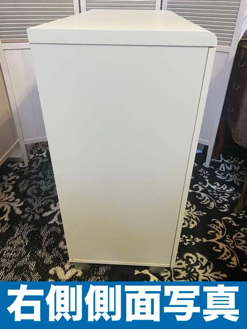 ロココ仕様♦️中央ガラス扉 ホワイト＆シルバー 高級 キャビネット♦️大容量♦️送料込