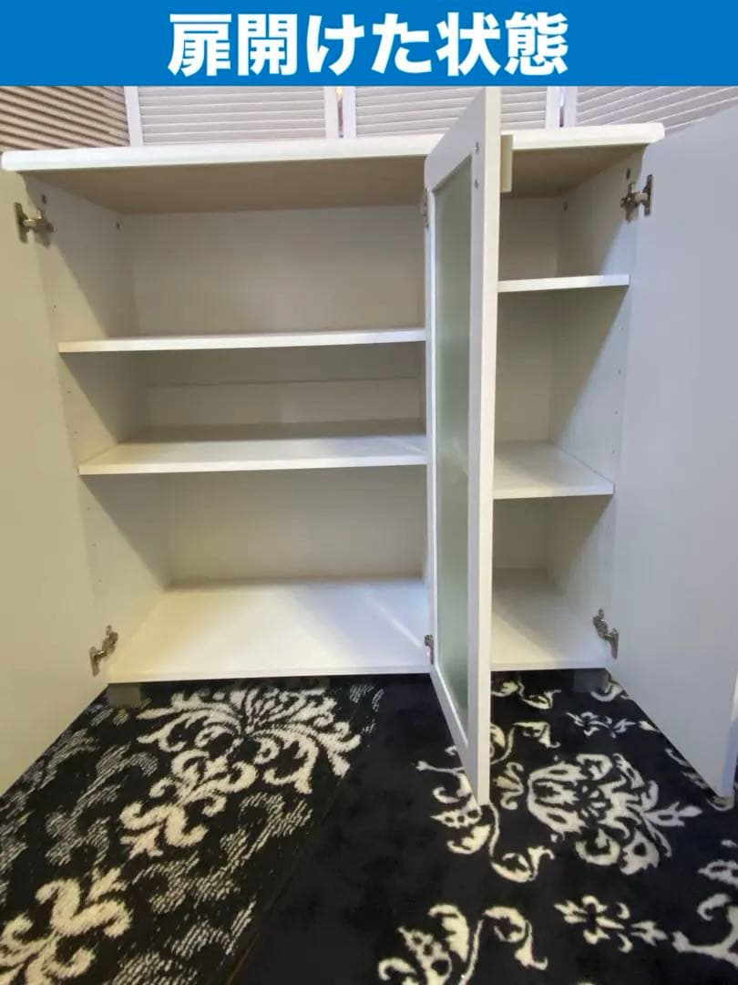 ロココ仕様♦️中央ガラス扉 ホワイト＆シルバー 高級 キャビネット♦️大容量♦️送料込