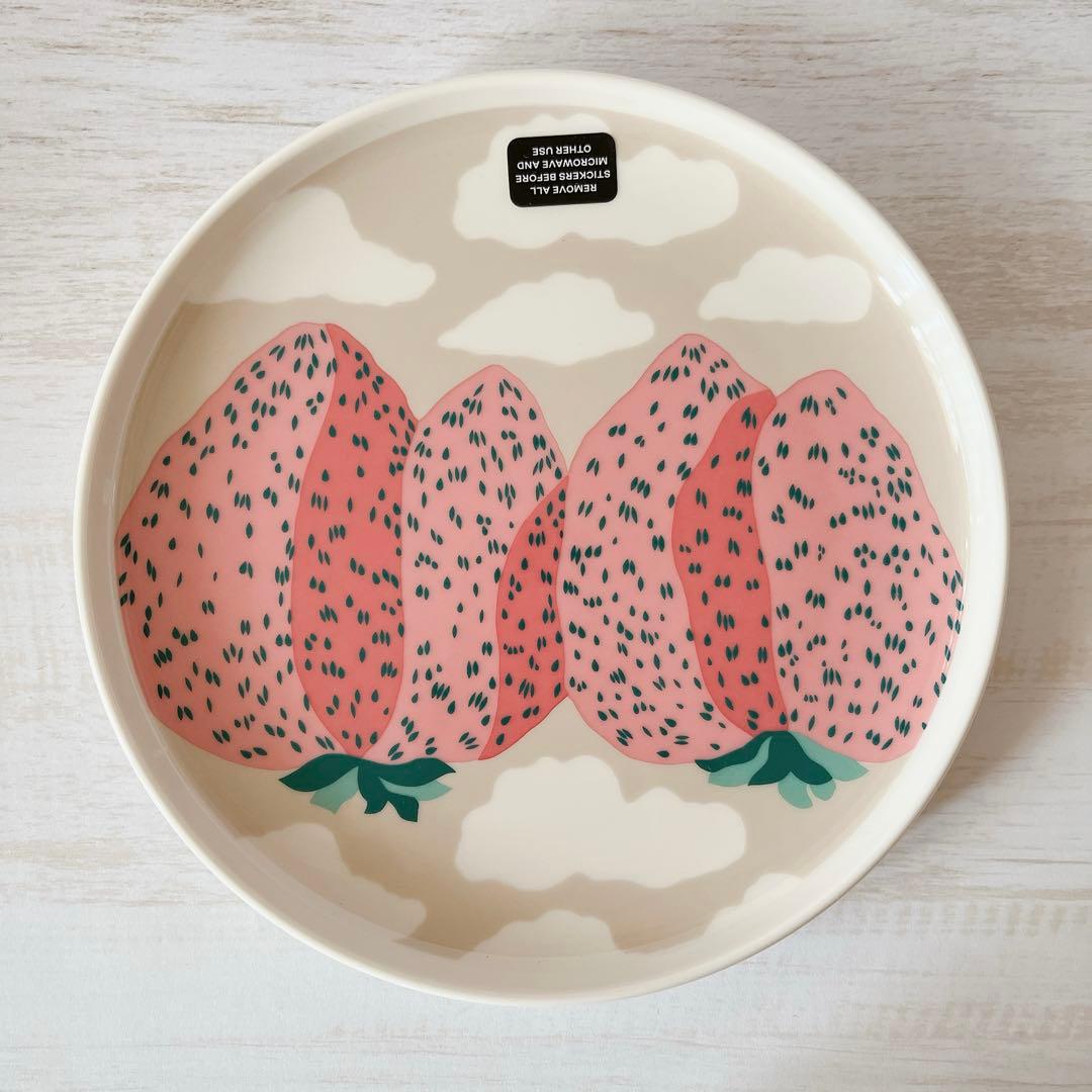 ♡2025 マリメッコ　マンシッカヴォレット プレート　マグカップ　いちご山　皿