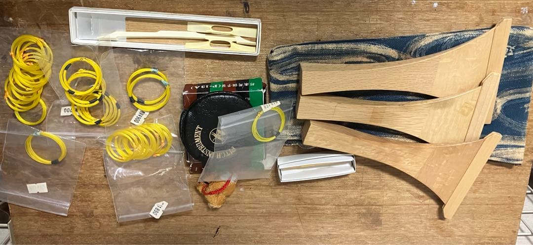 三味線です。表、裏革に破れ無く弾けます。即購入OKです。