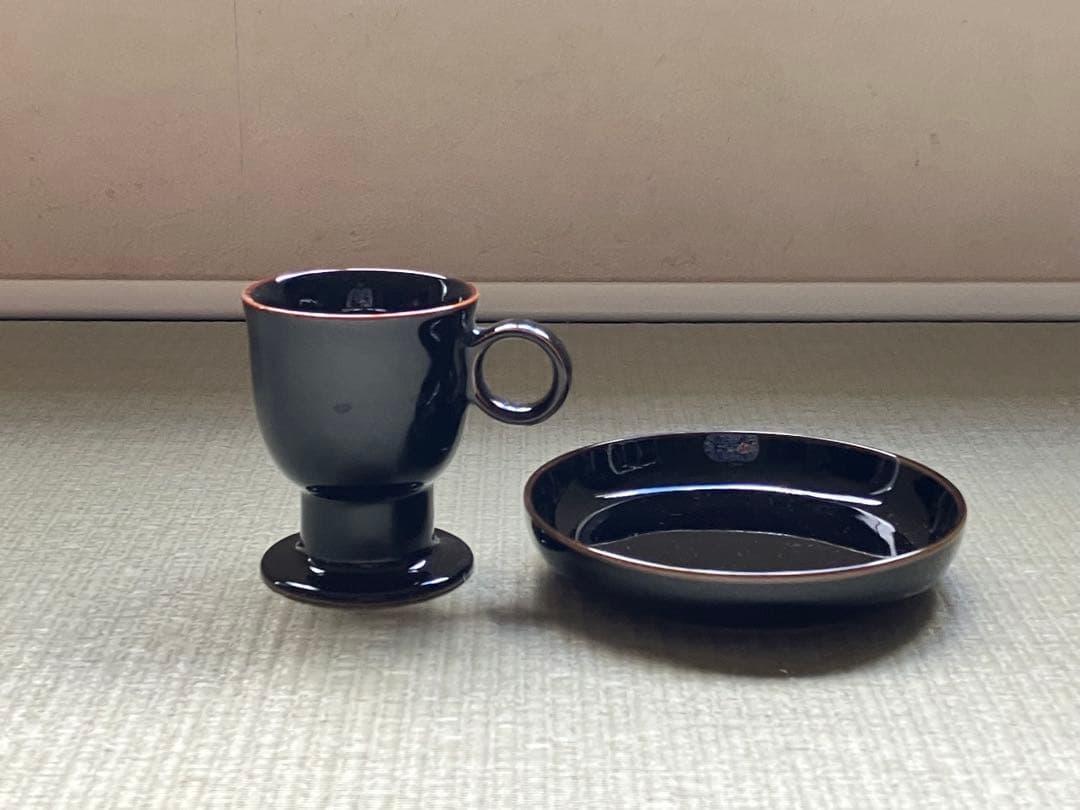 黒色カップと皿セット（スタンド付き）