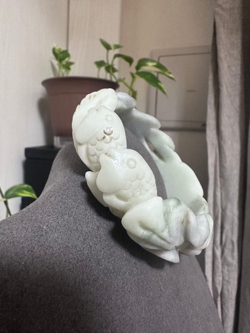 魚戯蓮葉間　原石バングル　シャー太翠原石バングル