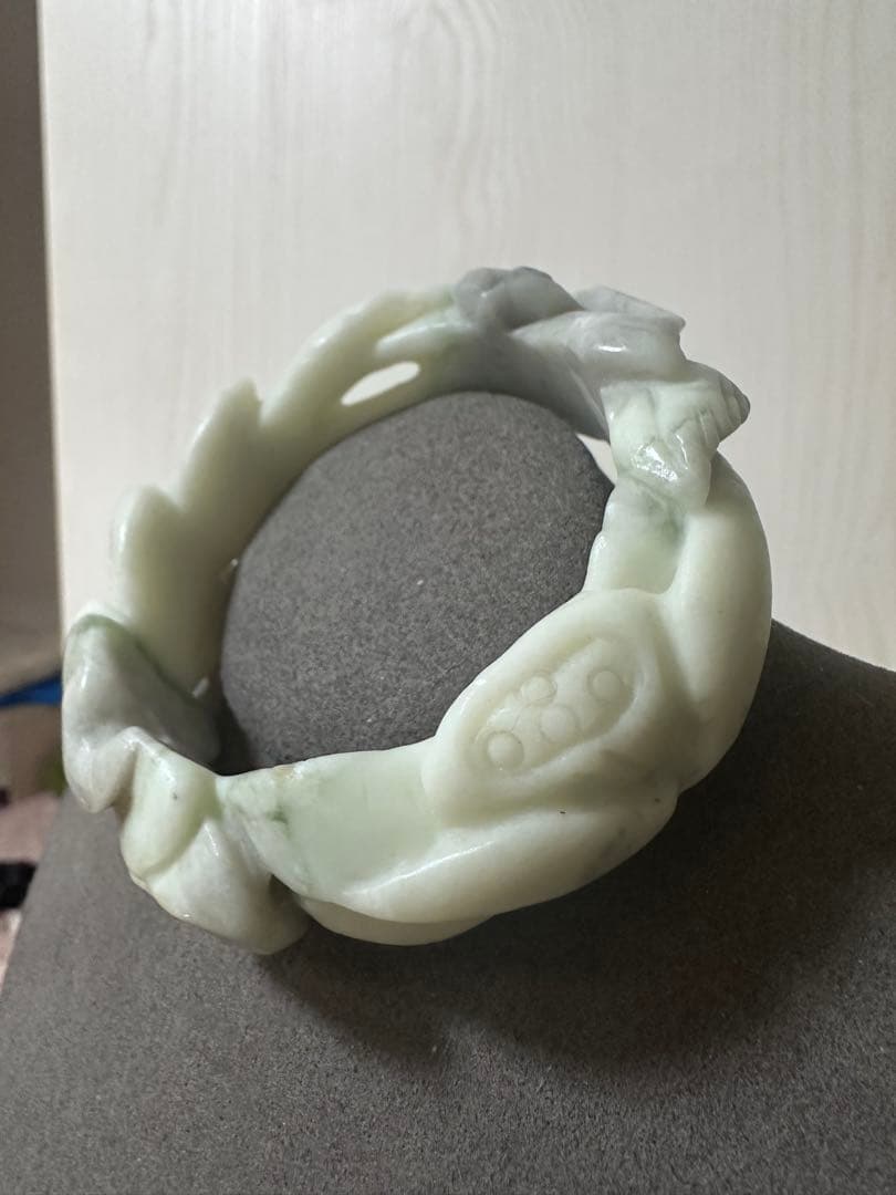 魚戯蓮葉間　原石バングル　シャー太翠原石バングル