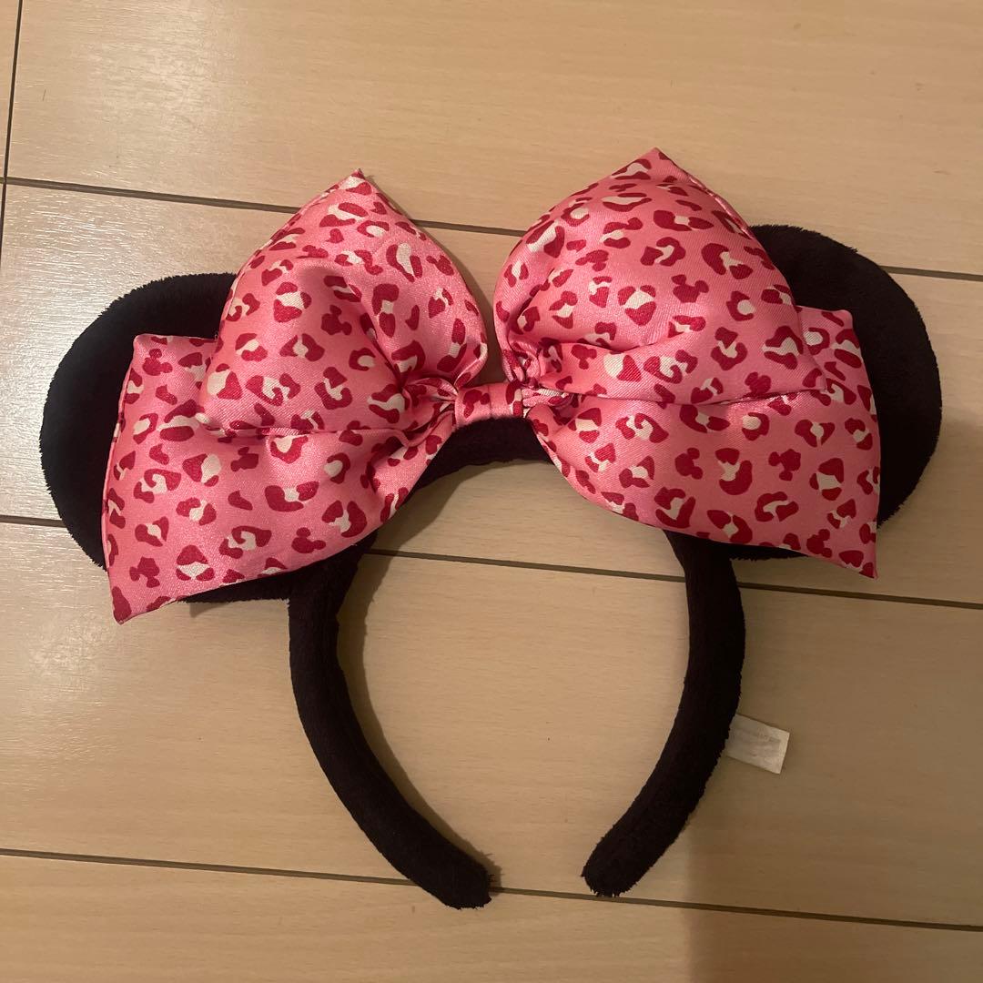 ピンクヒョウ柄リボンカチューシャ - メルカリ