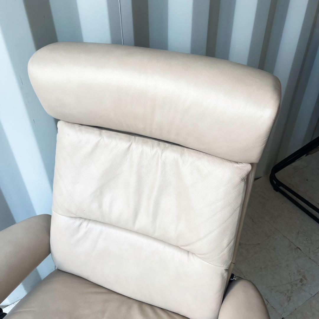 取付無料！エコーネス ストレスレス トーキョー 本革アイボリーチェア・オットマン