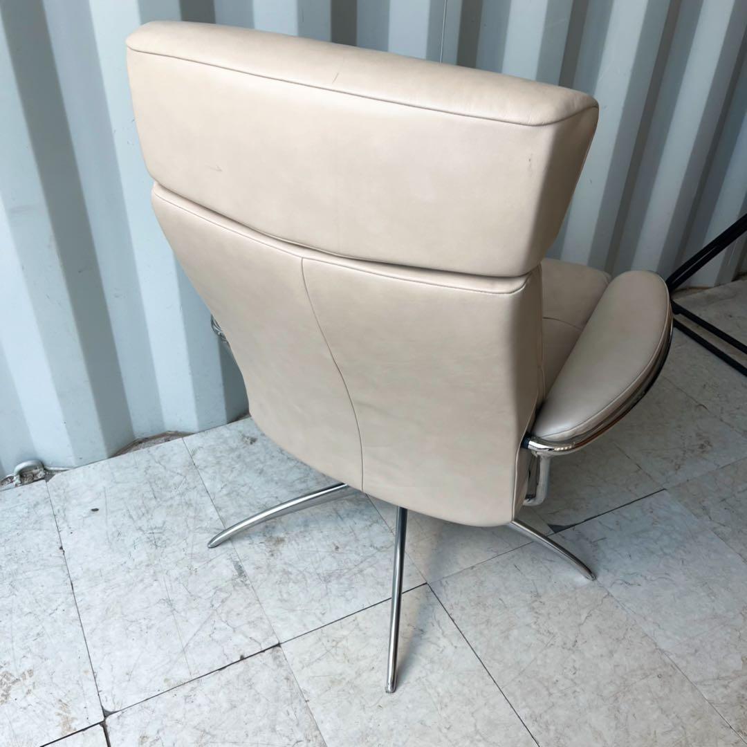 取付無料！エコーネス ストレスレス トーキョー 本革アイボリーチェア・オットマン