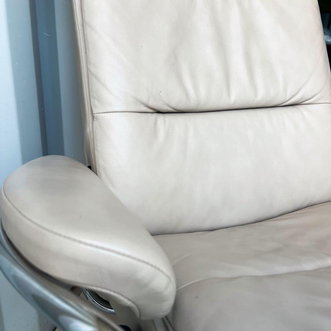 取付無料！エコーネス ストレスレス トーキョー 本革アイボリーチェア・オットマン