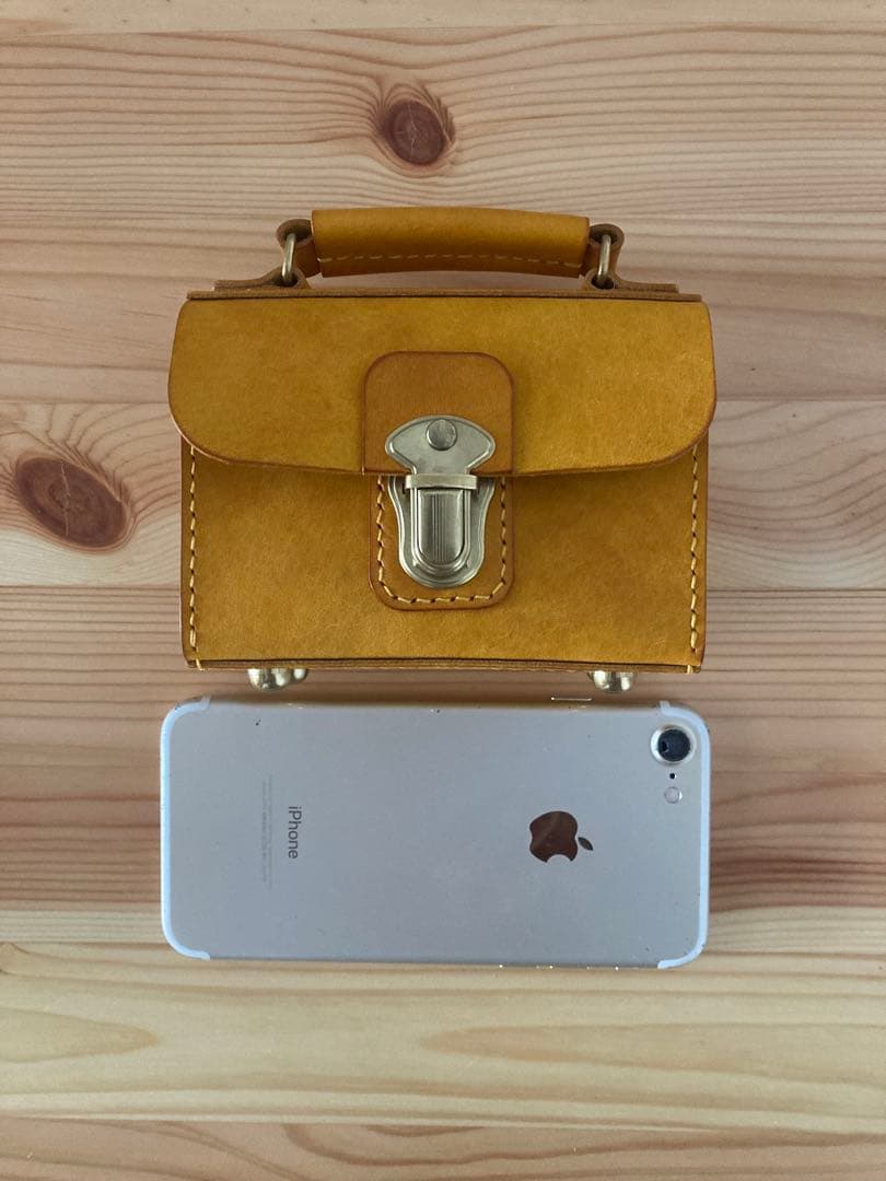 イタリアンレザーミニバッグ レザークラフト - メルカリ